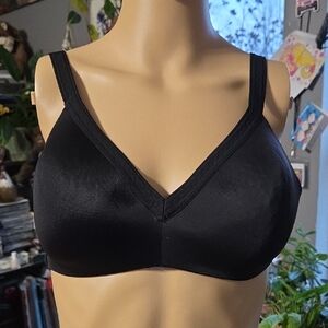 Women's Black Warners Bra ☆ 36C Seamless, Wireless, Smoothing, Padded ☆ 3 Prong